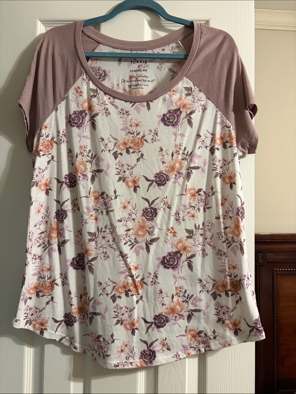 torrid Cream Floral Raglan Tee with Mauve Sleeves